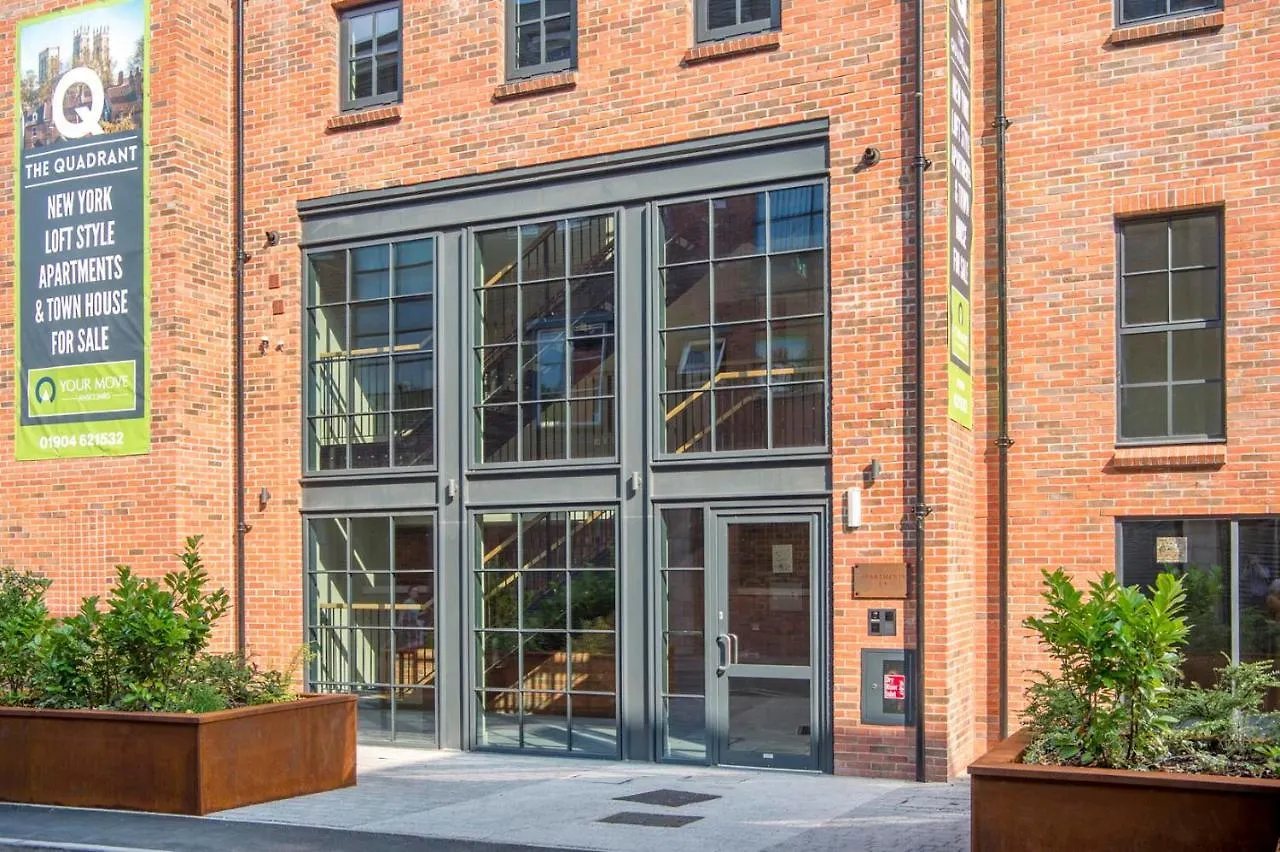 The Quadrant - The Palm Suite York