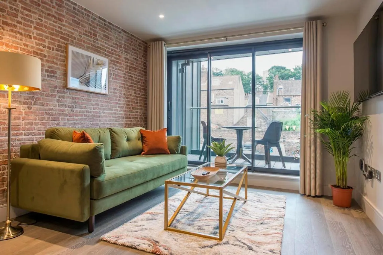 The Quadrant - The Palm Suite York