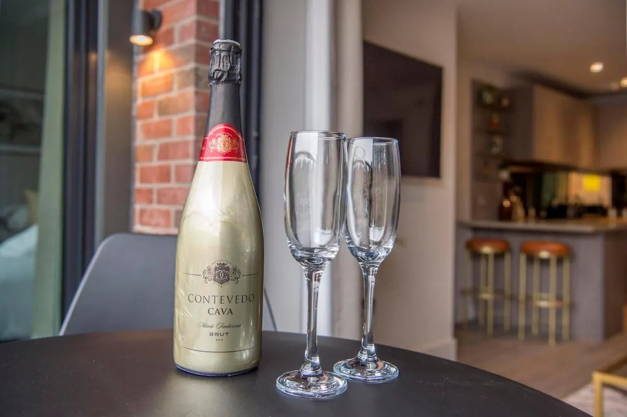 The Quadrant - The Palm Suite York