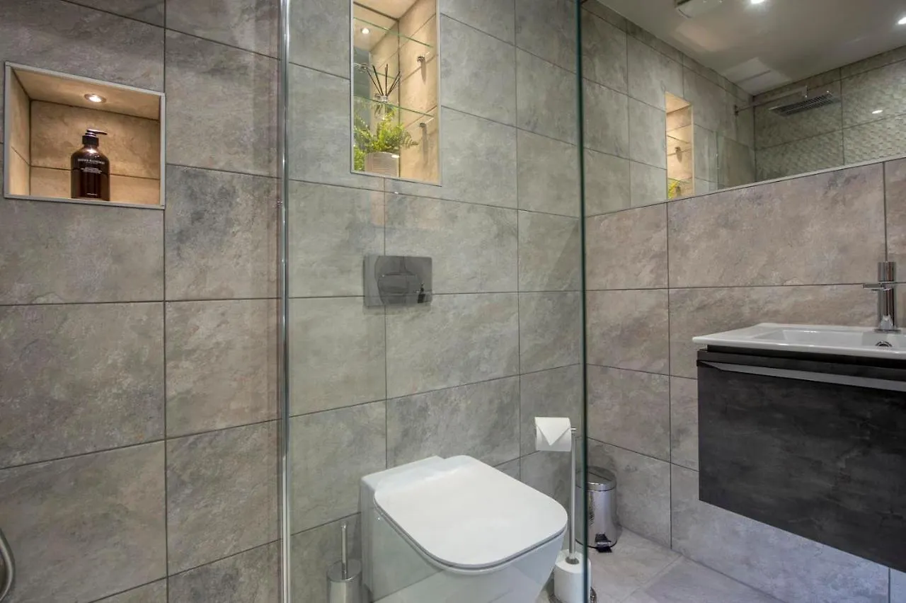 The Quadrant - The Palm Suite York