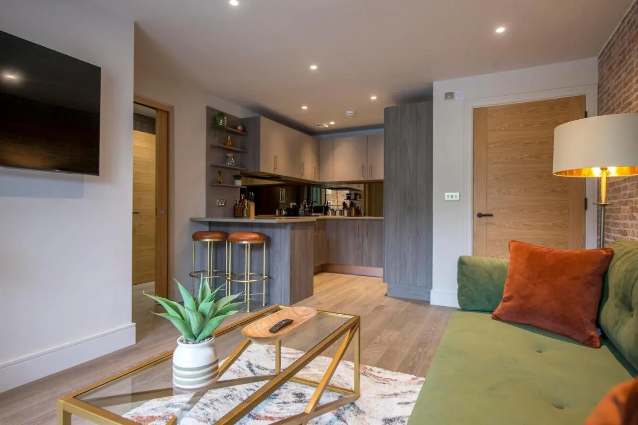 The Quadrant - The Palm Suite York