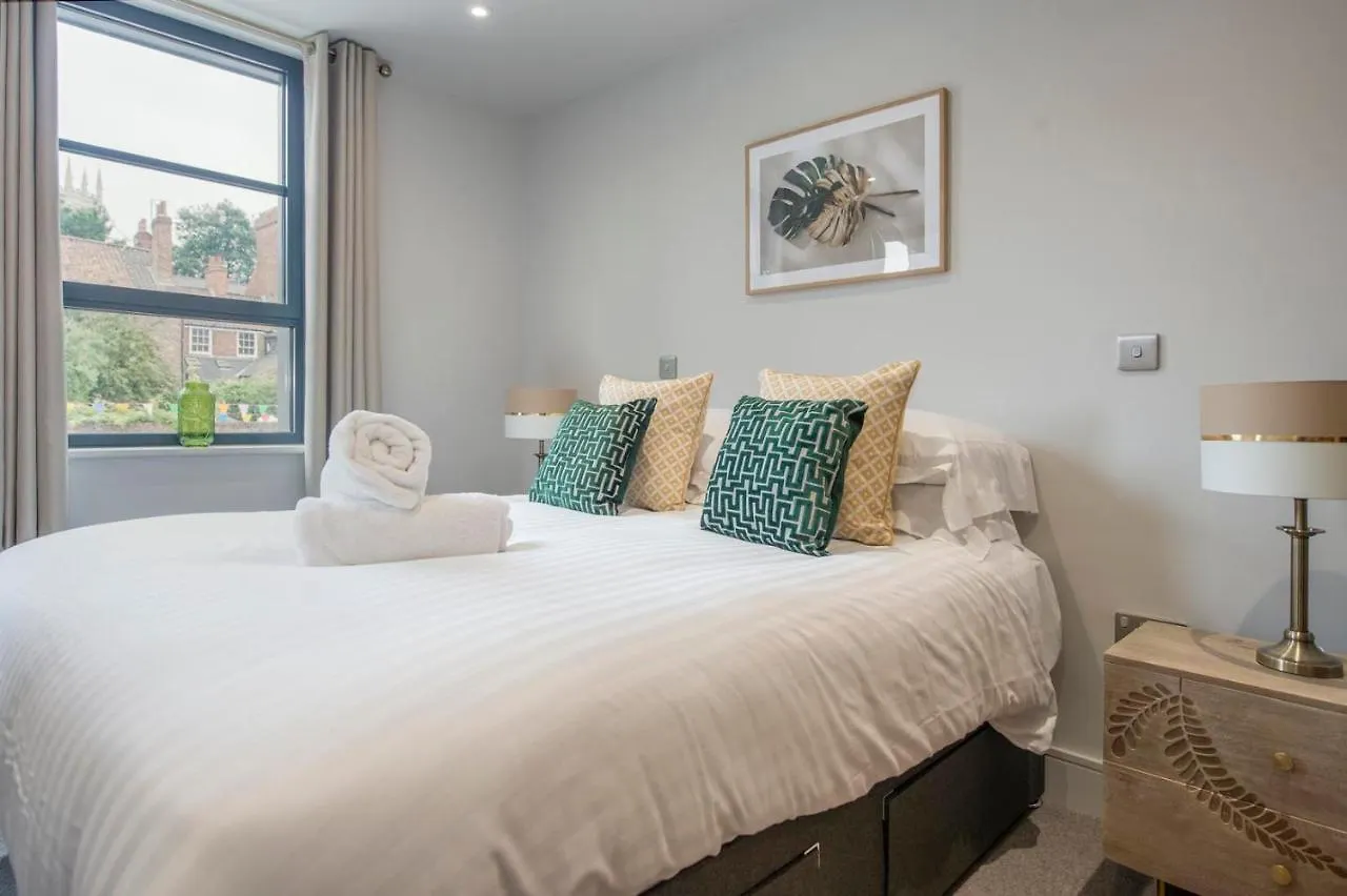 The Quadrant - The Palm Suite York